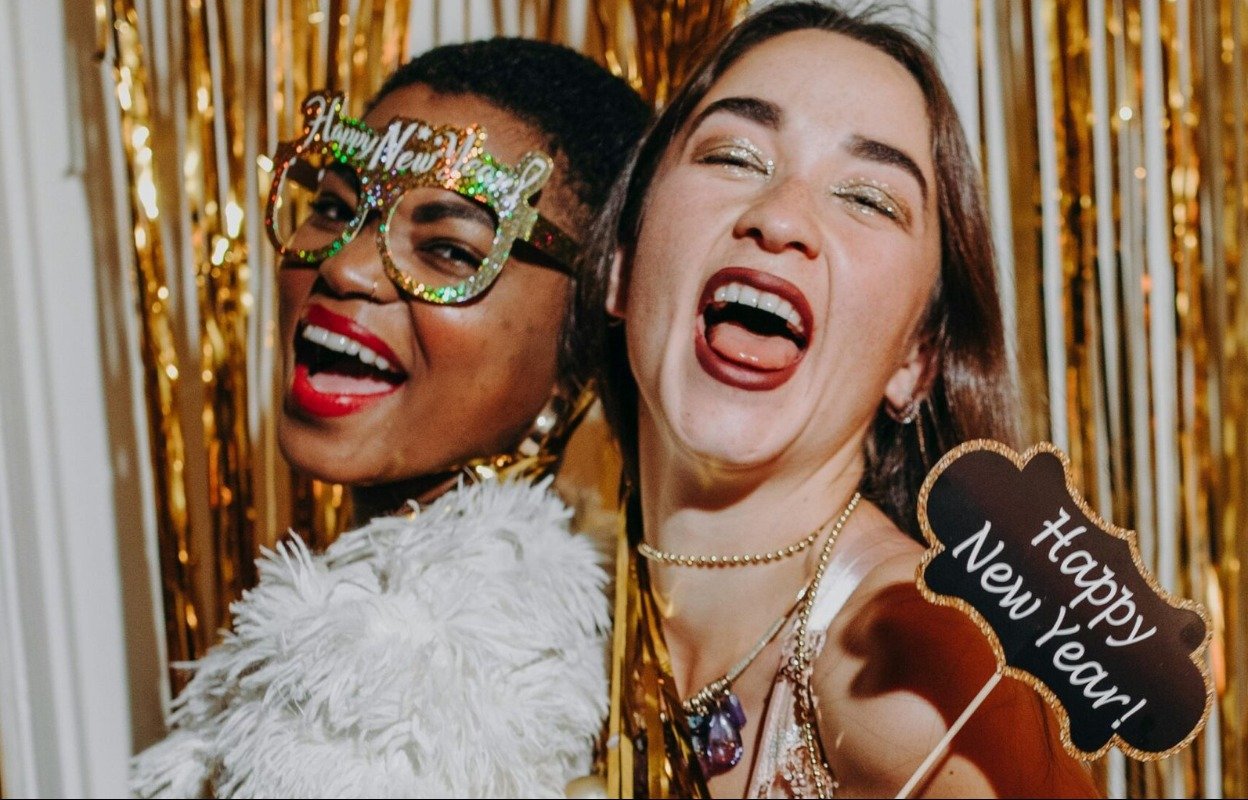 pexels-photo-two-girls-wprop-scaled_1248x800